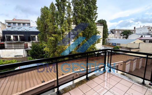 Studio avec balcon